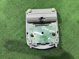 フロントルームランプ TOYOTA PRIUS OEM 81260-47070-B0 ZVW30 2012 2ZRFXE