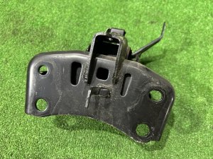 左发动机支撑胶 TOYOTA PRIUS OEM 1237237110 ZVW30 2012 2ZRFXE
