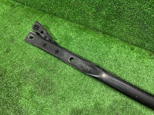 Распорка Днища TOYOTA PRIUS OEM 53605-47020 ZVW30 2012 2ZRFXE