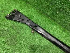 Распорка Днища TOYOTA PRIUS OEM 53605-47020 ZVW30 2012 2ZRFXE