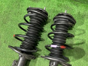 减震器 передние TOYOTA PRIUS OEM 48510-80573 48520-80293 ZVW30 2012 2ZRFXE