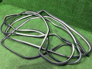 ยางขอบประตู TOYOTA PRIUS OEM 67861-47030 67862-47030 67871-47030 67872-47030 ZVW30 2012 SILVER 1F7