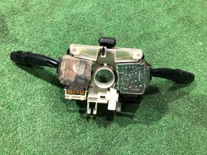 สวิตช์ก้านคอพวงมาลัย оптитрон SUBARU LEGACY OEM 83111AE040 BH5 2000 EJ206 AT