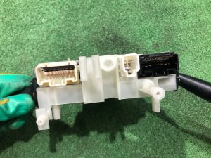 สวิตช์ก้านคอพวงมาลัย оптитрон SUBARU LEGACY OEM 83111AE040 BH5 2000 EJ206 AT