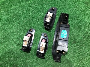 กล่องควบคุมกระจกไฟฟ้า черный SUBARU LEGACY OEM 83071AE060 83071AE040 BH5 2000 EJ206 AT