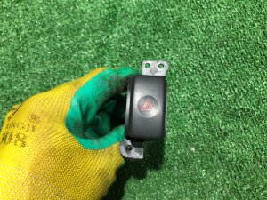 双闪警示开关 SUBARU LEGACY OEM 83037AE000 BH5 2000 EJ206 AT