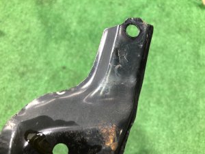 Soporte derecho del parachoques delantero SUBARU LEGACY OEM 57707AE120 BH5 2000 BLUE 95H