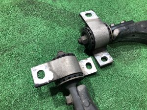 ปีกนกหน้า алюминий SUBARU LEGACY OEM 20200FA220 20200FA230 BH5 2000 EJ206 AT