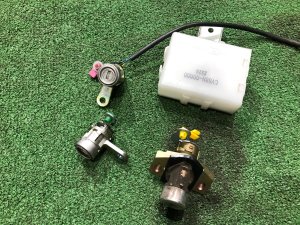 สวิตช์กุญแจสตาร์ท Комплект замков SUBARU LEGACY LANCASTER OEM 57491AE740 88035AE100 BHE BH9 BH5 2002 SILVER/GREY 1U2