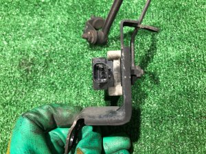 Sensor delantero de nivelación de faros SUBARU OUTBACK OEM 84021AG000 BPE 2008