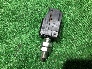 ブレーキペダルスイッチ SUBARU OUTBACK BPE 2008 EZ30D AT