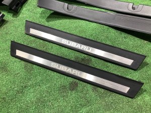 スカッフプレート SUBARU LEGACY OEM 94060AJ040VH, 94060AJ071, 94061AJ020, 94061AJ030 BMG BM9 BM 2013 White Pearl 37J