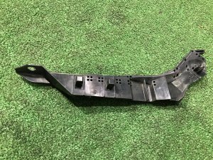 Soporte izquierdo del parachoques delantero SUBARU LEGACY OEM 57707AJ250 BMG 2013 White Pearl 37J