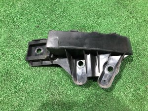 Крепление заднего бампера правое 57707VA090 SUBARU LEVORG