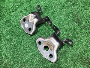 Петли двери передней правой 60079AG002, 60079FJ000 SUBARU LEVORG