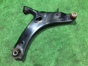 ปีกนกหน้าขวา 20202FJ060, 20202FJ041 SUBARU LEVORG