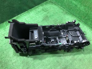 ช่องเก็บของและที่วางแขน LR100257 LAND ROVER RANGE ROVER SPORT