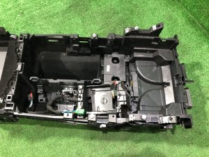 グローブボックス・アームレスト LAND ROVER RANGE ROVER SPORT OEM LR100257 2019