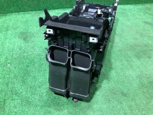 グローブボックス・アームレスト LAND ROVER RANGE ROVER SPORT OEM LR100257 2019