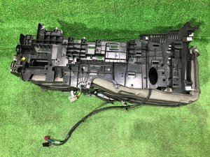 グローブボックス・アームレスト LAND ROVER RANGE ROVER SPORT OEM LR100257 2019