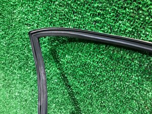 Молдинг лобового стекла SUBARU LEVORG OEM 65058FJ000 VM4 2016 Blue Pearl K3X