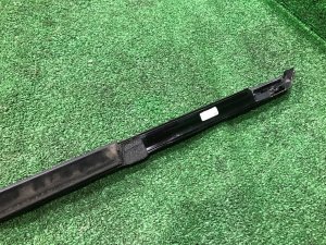 Moldura de la puerta delantera derecha LAND ROVER RANGE ROVER SPORT OEM LR043750 2019