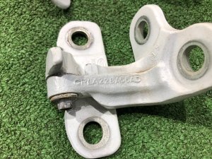 Петли двери передней правой LAND ROVER RANGE ROVER SPORT OEM LR073599, LR073595 2019