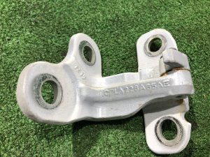 Петли двери передней левой LAND ROVER RANGE ROVER SPORT OEM LR073596, LR073600 2019