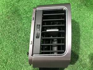 右侧气流调节器 LAND ROVER RANGE ROVER SPORT OEM LR044685, LR084735 2019 PТ204