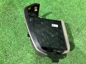 右侧气流调节器 LAND ROVER RANGE ROVER SPORT OEM LR044685, LR084735 2019 PТ204