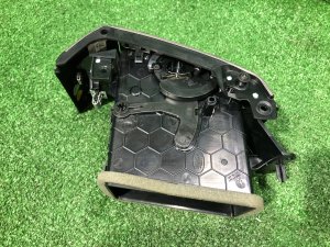 右侧气流调节器 LAND ROVER RANGE ROVER SPORT OEM LR044685, LR084735 2019 PТ204