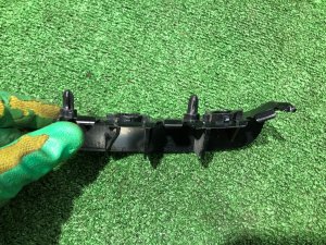 Suporte direito do para-choques traseiro LAND ROVER RANGE ROVER SPORT OEM LR066744, DK62-17B932 2019