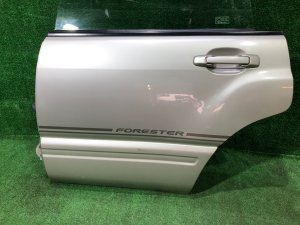 左后门 SUBARU FORESTER OEM 61401FC013 SF5 1998 silver 792