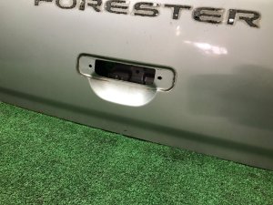 バックドア SUBARU FORESTER OEM 61701FC000 SF5 1998 silver 792