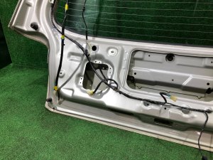 バックドア SUBARU FORESTER OEM 61701FC000 SF5 1998 silver 792
