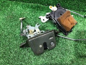 Tailgate lock SUBARU FORESTER OEM 60311FC000 SF5 1998 silver 792