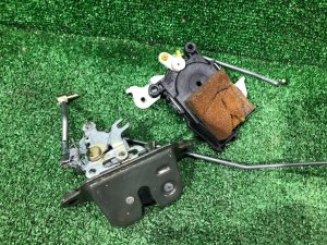 Tailgate lock SUBARU FORESTER OEM 60311FC000 SF5 1998 silver 792