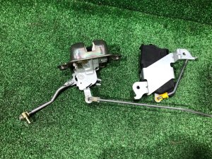Tailgate lock SUBARU FORESTER OEM 60311FC000 SF5 1998 silver 792