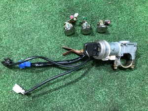 Замок зажигания Комплект замков SUBARU FORESTER OEM 83121FC090, 83121FC091 SF5 1998 silver 792