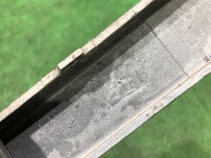 右ヘッドライト取付ステー SUBARU FORESTER OEM 57112FC000SJ SF5 1998 silver 792