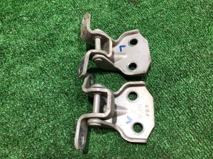 Left front door hinges 61220FA000, 61220FA010 SUBARU FORESTER