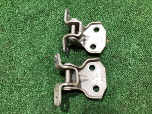 Right front door hinges 61220FA000, 61220FA010 SUBARU FORESTER