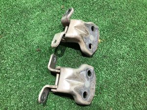 Dobradiças da porta dianteira direita SUBARU FORESTER OEM 61220FA000, 61220FA010 SF5 1998 silver 792