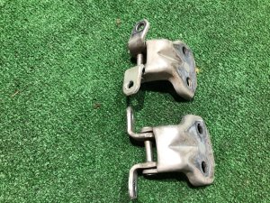 Dobradiças da porta dianteira direita SUBARU FORESTER OEM 61220FA000, 61220FA010 SF5 1998 silver 792