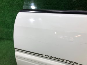 Puerta trasera izquierda SUBARU FORESTER OEM 61401FC013 SF9, SF5 1998 White 51E