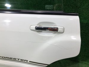 Puerta trasera izquierda SUBARU FORESTER OEM 61401FC013 SF9, SF5 1998 White 51E
