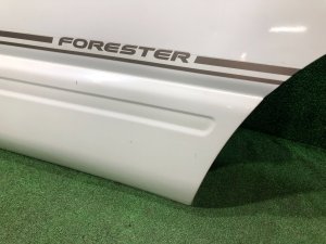 Puerta trasera izquierda SUBARU FORESTER OEM 61401FC013 SF9, SF5 1998 White 51E
