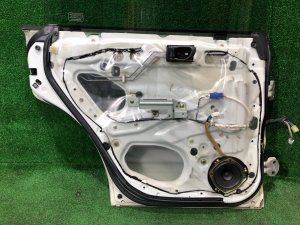 Puerta trasera izquierda SUBARU FORESTER OEM 61401FC013 SF9, SF5 1998 White 51E