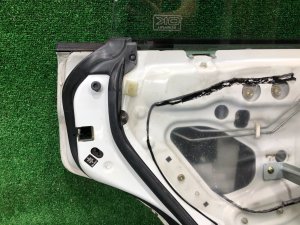 Puerta trasera izquierda SUBARU FORESTER OEM 61401FC013 SF9, SF5 1998 White 51E