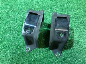 后稳定杆支架 SUBARU FORESTER OEM 20520AC000, 20520AC010 SF9, SF5 1998 White 51E